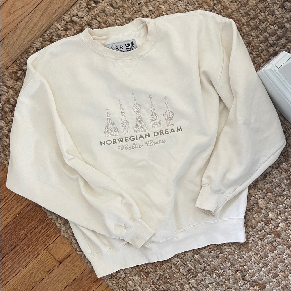 Vintage Norwegian Dream Souvenir Embroidered Cream Sweatshirt